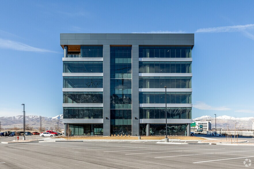 344 W 13800 S, Draper, UT à louer - Photo de l’immeuble – Image 3 sur 32