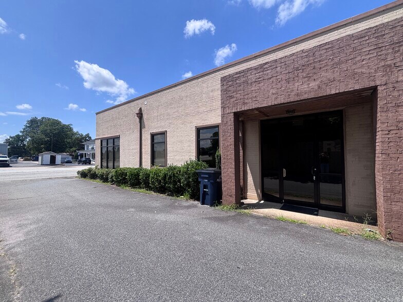 1212 N Main St, Anderson, SC à louer - Photo de l’immeuble – Image 2 sur 2