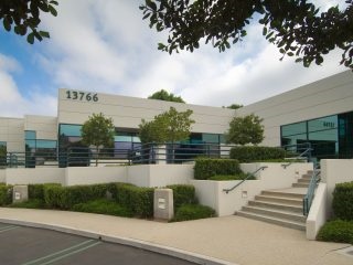 13700 Alton Pky, Irvine, CA à louer - Photo de l’immeuble – Image 2 sur 7