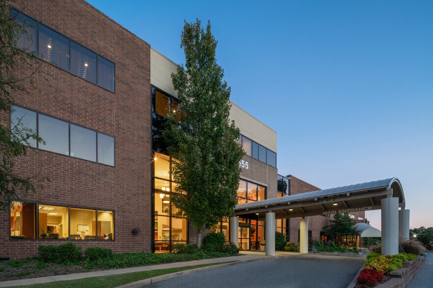 555 N New Ballas Rd, Creve Coeur, MO à louer - Photo de l’immeuble – Image 1 sur 4