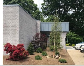 390 Toll Gate Rd, Warwick, RI à vendre Photo de l’immeuble– Image 1 sur 2