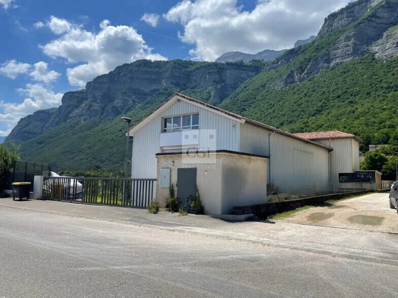 465 Chemin Des Longs Prés, Lumbin à vendre - Photo de l’immeuble – Image 2 sur 4