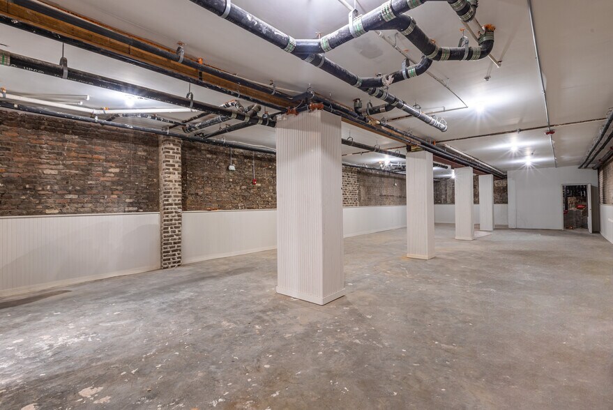 23 W Broughton St, Savannah, GA à louer - Photo de l’immeuble – Image 2 sur 12