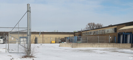 2-8 Holtby Ave, Brampton, ON à louer Photo de l’immeuble– Image 1 sur 6