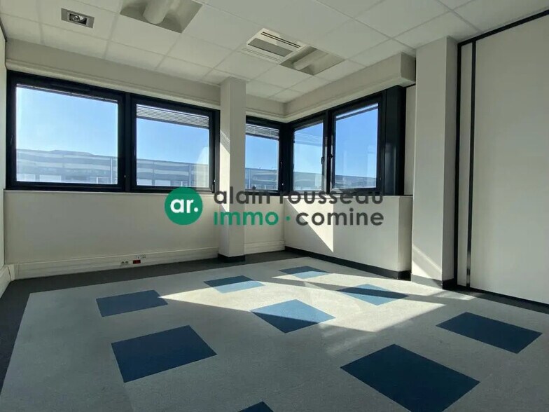 Bureau dans Angers à louer - Photo de l’immeuble – Image 3 sur 4