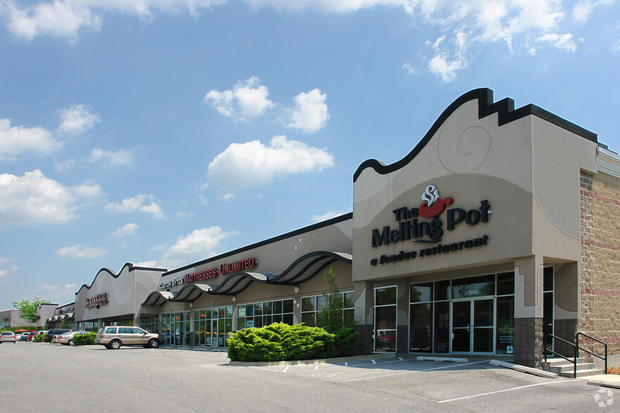 2001 S Hurstbourne Pky, Louisville, KY à louer - Photo principale – Image 2 sur 11