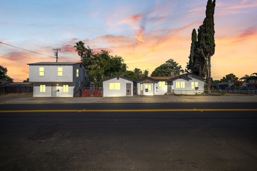 701 Woodrow Ave, Bakersfield, CA à vendre - Photo de l’immeuble – Image 1 sur 16
