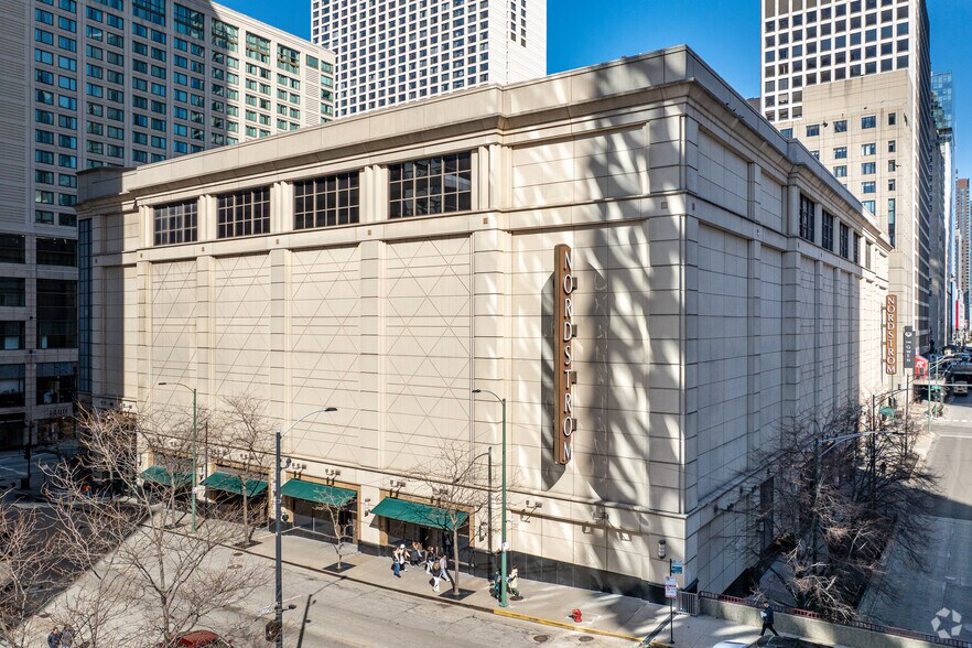 55 E Grand Ave, Chicago, IL à louer - Photo de l’immeuble – Image 2 sur 6
