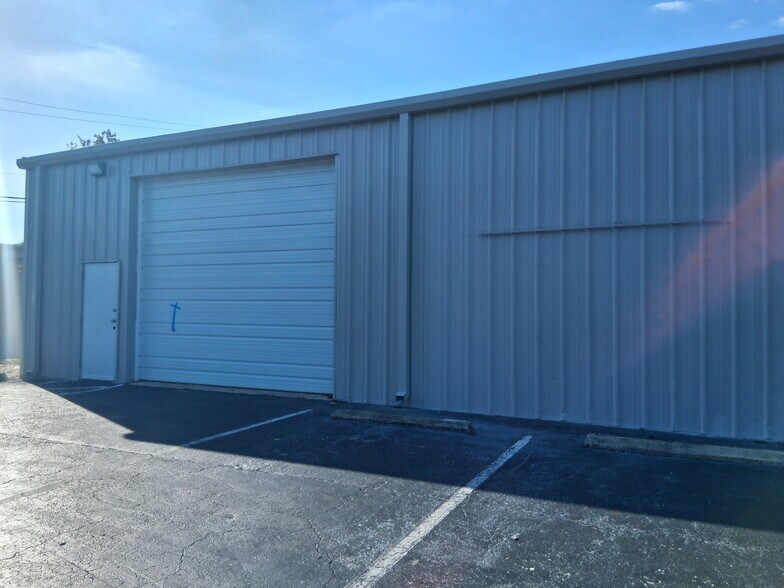 1202-2 NE Pine Island Rd, Cape Coral, FL à louer - Photo de l’immeuble – Image 1 sur 4