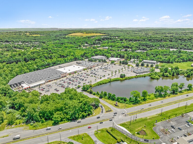 225-273 Wilbur Cross Hwy, Berlin, CT à louer - Photo de l’immeuble – Image 3 sur 15