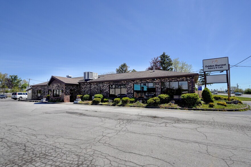 368 Jefferson Rd, Rochester, NY à vendre - Photo de l’immeuble – Image 2 sur 6