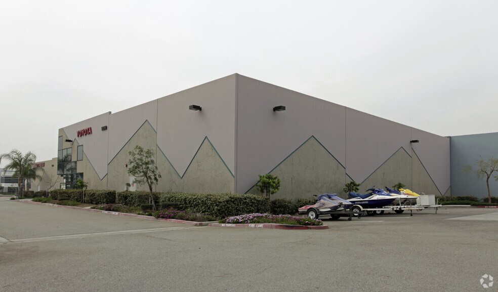 9050 Charles Smith Ave, Rancho Cucamonga, CA à vendre - Photo de l’immeuble – Image 3 sur 4