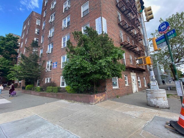2000 Kings Hwy, Brooklyn, NY à louer - Photo de l’immeuble – Image 1 sur 31