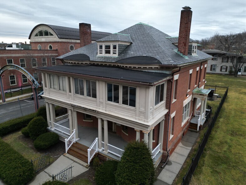 73 Chestnut St, Springfield, MA à vendre - Photo de l’immeuble – Image 1 sur 20