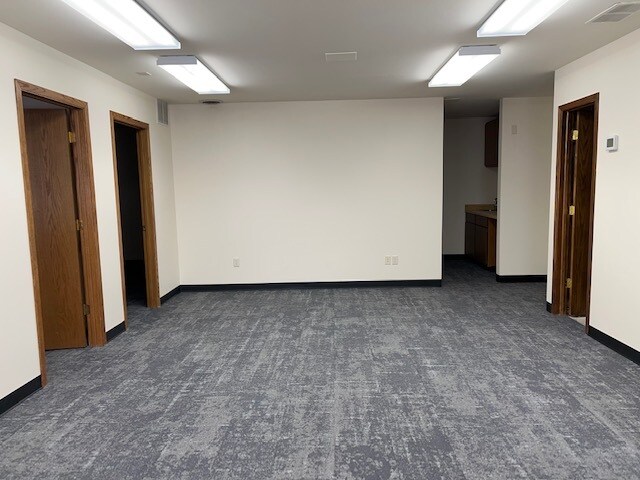 21100 W Capitol Dr, Pewaukee, WI à louer - Photo intérieure – Image 2 sur 8