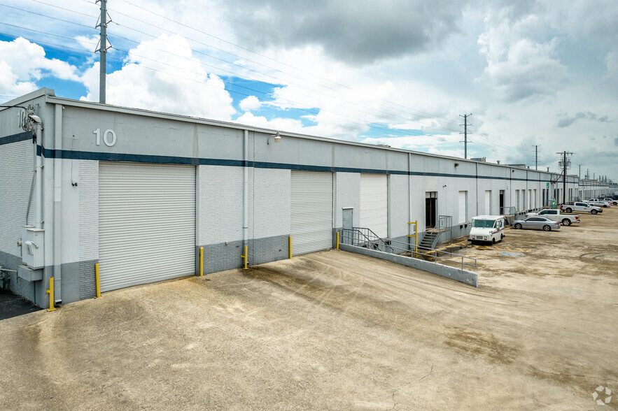 5810-5922 Business Park, San Antonio, TX à louer - Photo de l’immeuble – Image 3 sur 6