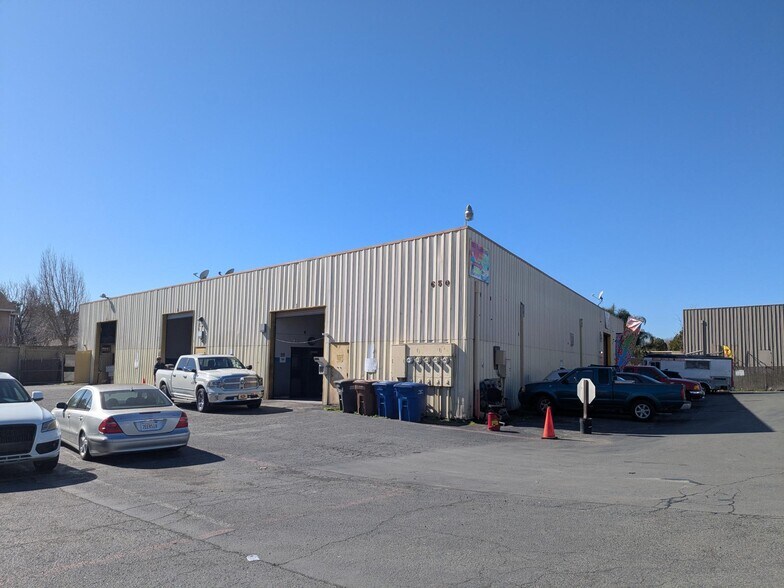 650 Garcia Ave, Pittsburg, CA à vendre - Photo de l’immeuble – Image 3 sur 4