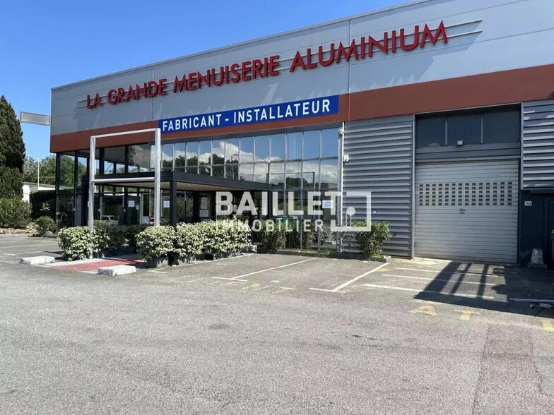 Local commercial dans Fréjus à louer - Photo de l’immeuble – Image 1 sur 3
