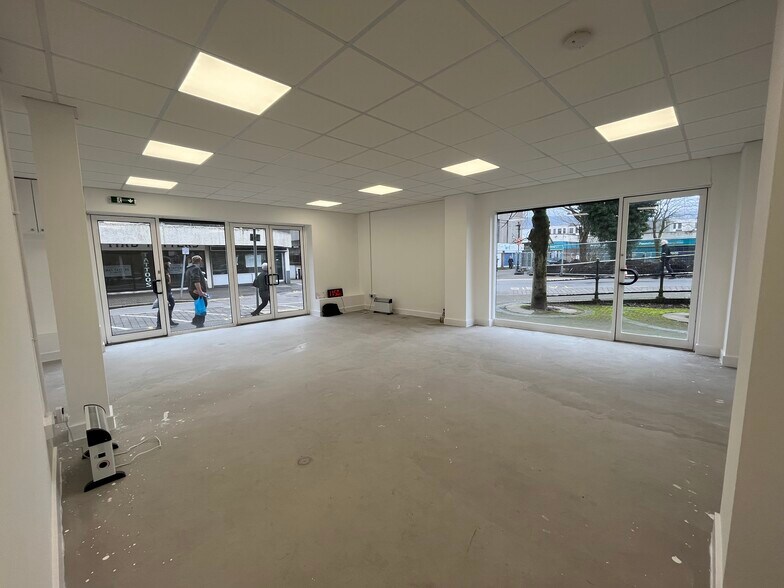 27-27a Victoria St, Merthyr Tydfil à louer - Photo de l’immeuble – Image 3 sur 17