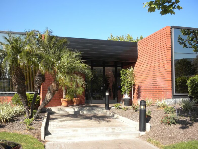5001 Birch St, Newport Beach, CA à louer - Photo de l’immeuble – Image 2 sur 5