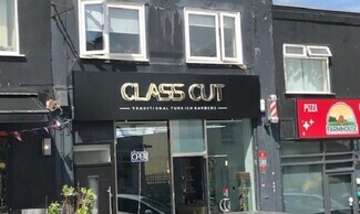 Plus de détails pour 77-77A Queens Rd, Buckhurst Hill - Local commercial à vendre