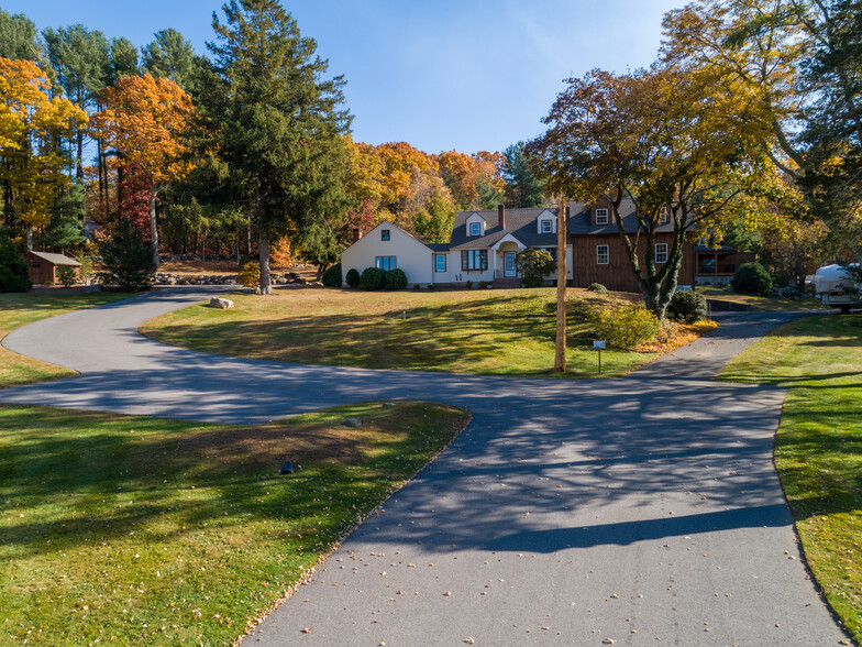47 Hartford Tpke, Tolland, CT à vendre - Photo principale – Image 1 sur 40