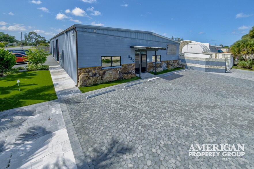 520 Colonia Ln E, Nokomis, FL à vendre - Photo de l’immeuble – Image 2 sur 28
