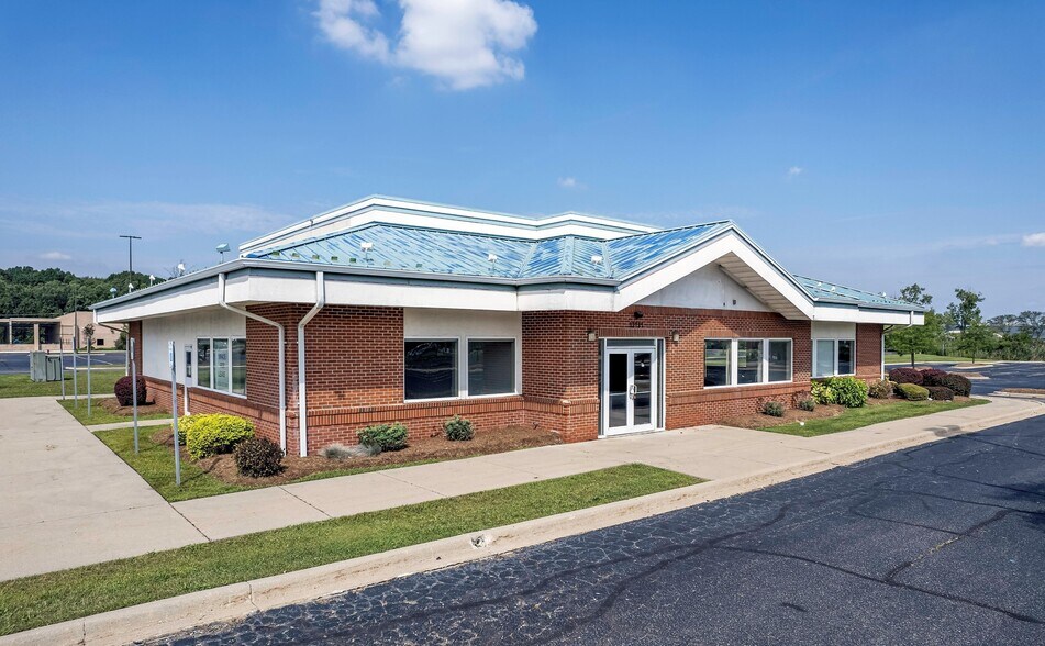 33785 Van Dyke Ave, Sterling Heights, MI à vendre - Photo de l’immeuble – Image 1 sur 45