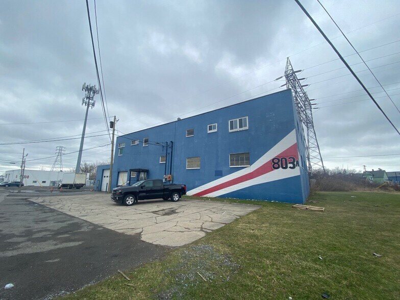 745 Walden ave, Buffalo, NY à louer - Photo de l’immeuble – Image 2 sur 4