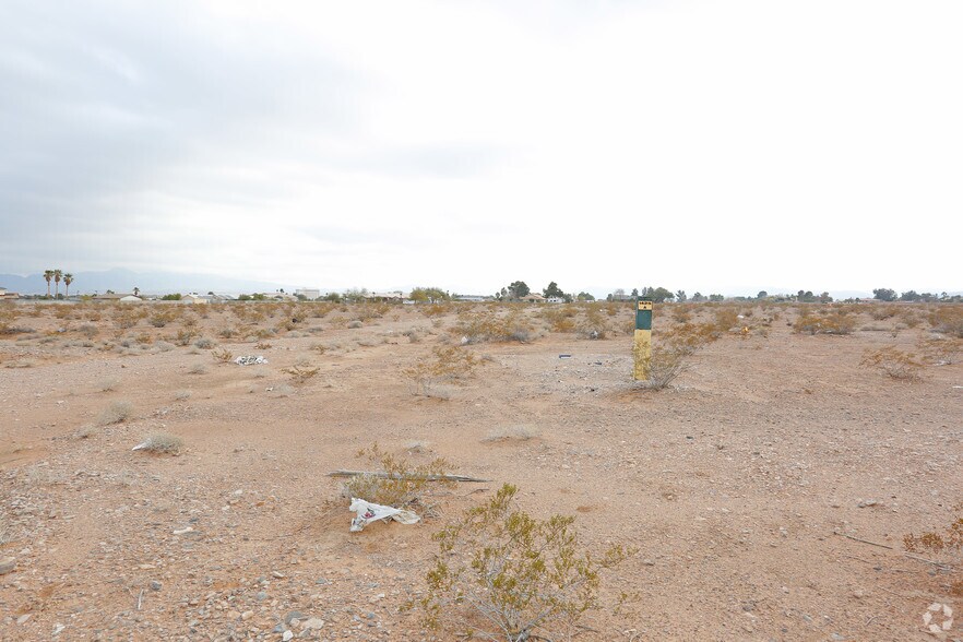Blue Diamond Rd, Las Vegas, NV à vendre - Photo principale – Image 1 sur 2