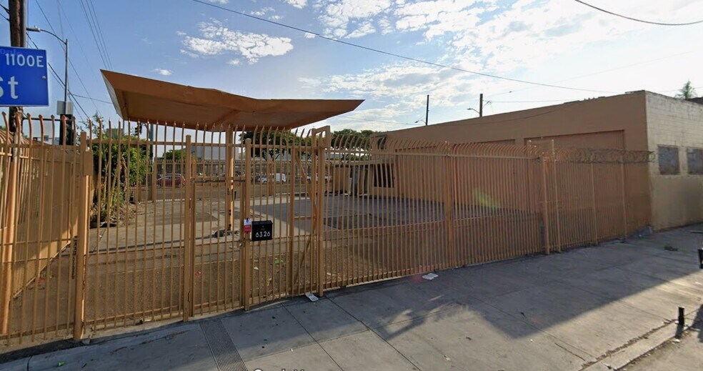 6326 S Central Ave, Los Angeles, CA à louer - Photo de l’immeuble – Image 3 sur 4