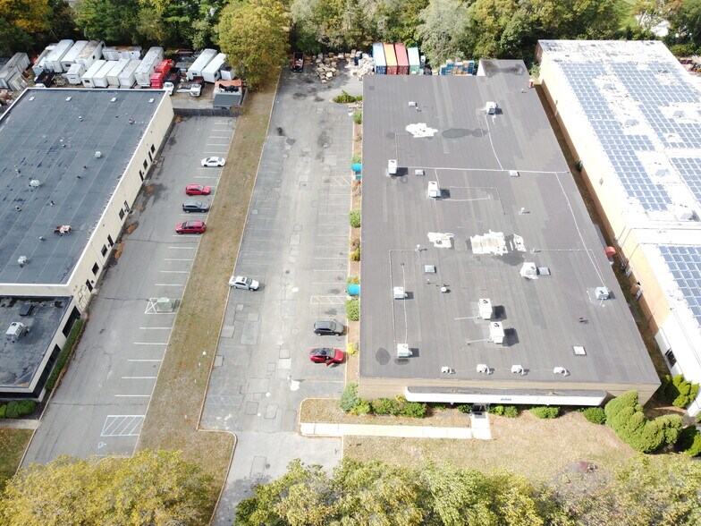 200 Knickerbocker Ave, Bohemia, NY à vendre - Photo de l’immeuble – Image 1 sur 43