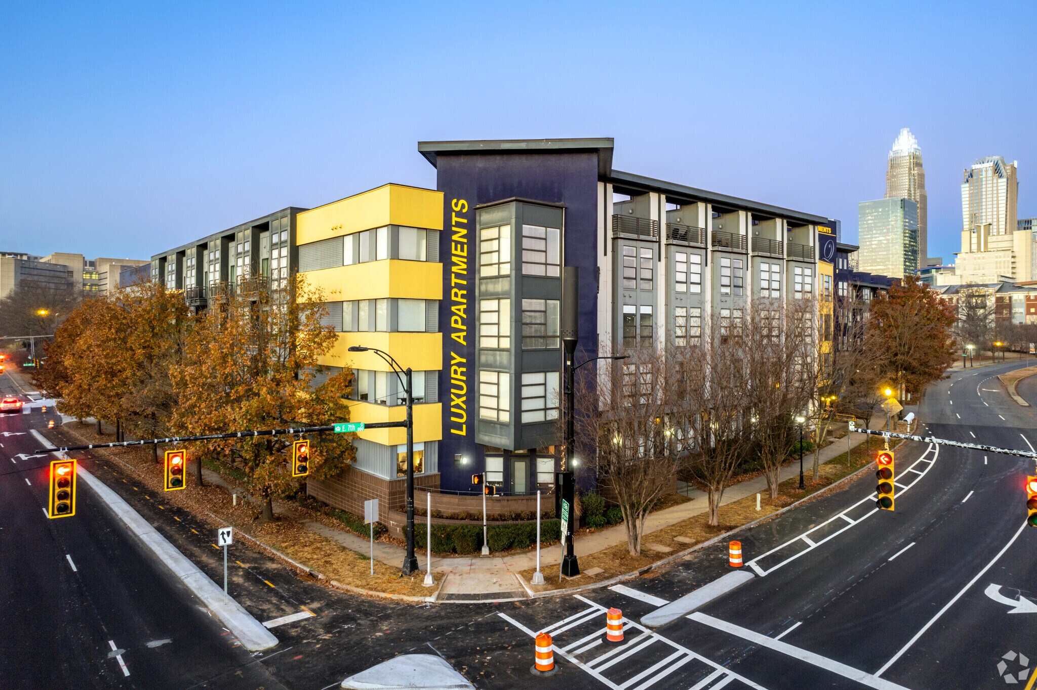 810 E 7th St, Charlotte, NC à louer Photo principale– Image 1 sur 92