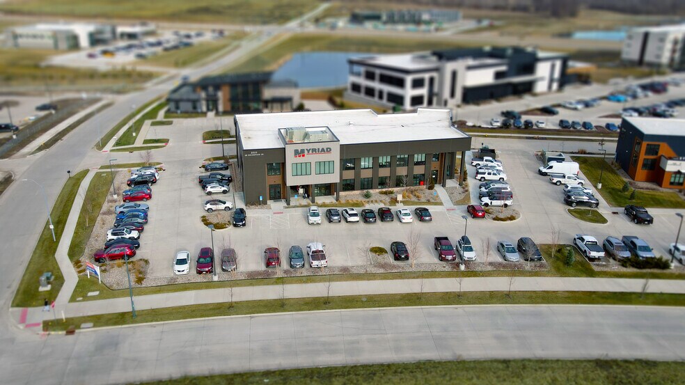2520 SE Encompass Dr, Waukee, IA à louer - Photo de l’immeuble – Image 3 sur 4