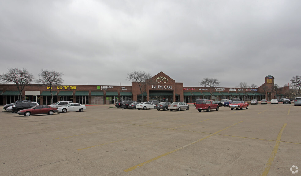 2301 N Collins St, Arlington, TX à louer - Photo de l’immeuble – Image 3 sur 13