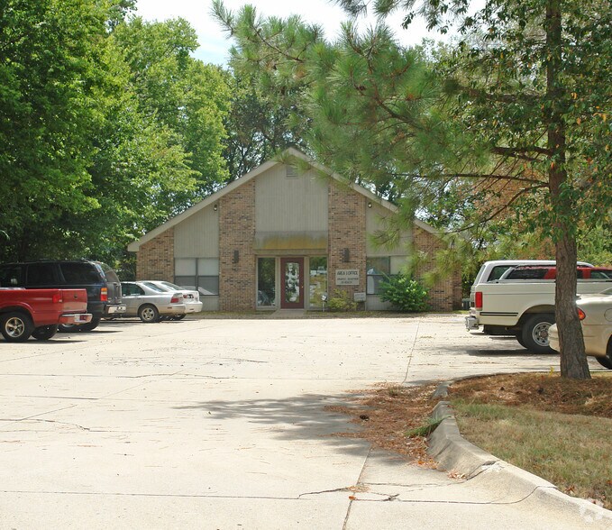 27 W Township St, Fayetteville, AR à louer - Photo principale – Image 1 sur 10