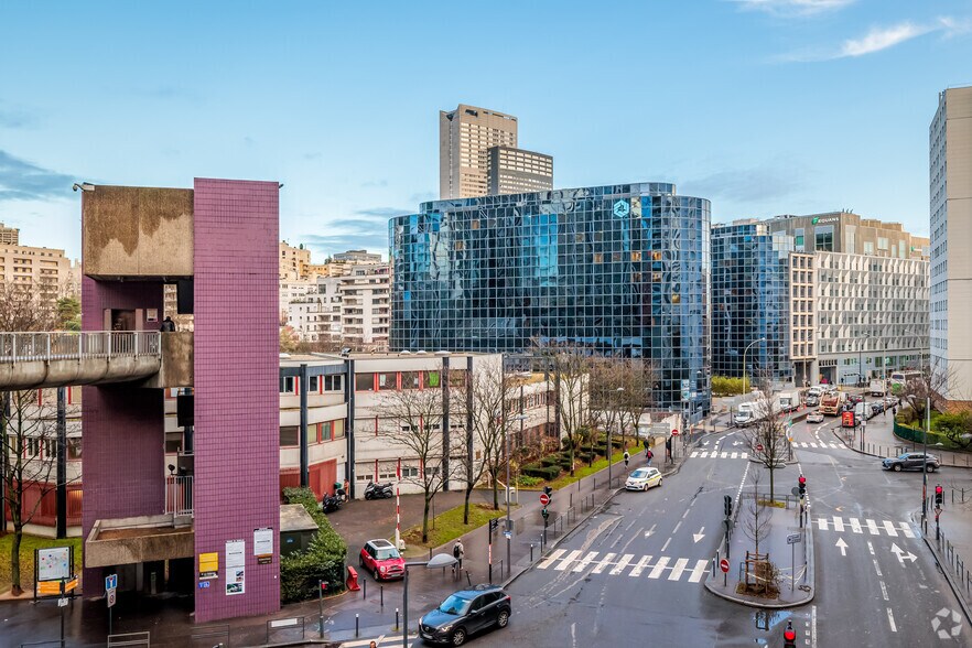 Rue Louis Blanc, Courbevoie à louer - Photo de l’immeuble – Image 2 sur 14
