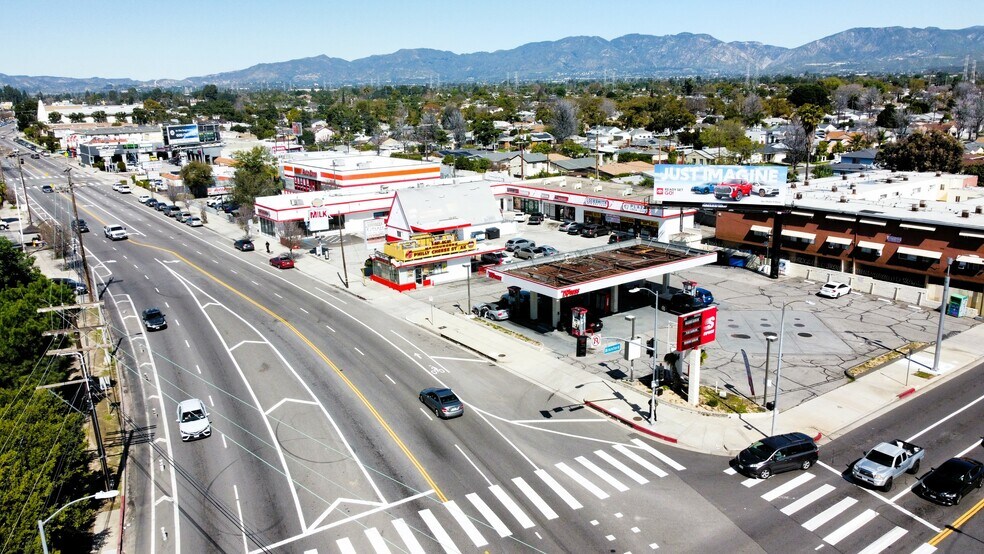 8620 Woodman Ave, Pacoima, CA à louer - Photo de l’immeuble – Image 2 sur 6