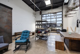 440 E Saint Elmo Rd, Austin, TX à louer Photo de l’immeuble– Image 2 sur 5