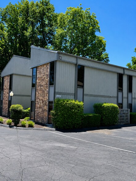 1100 Logger Ct, Raleigh, NC à vendre - Photo de l’immeuble – Image 2 sur 14
