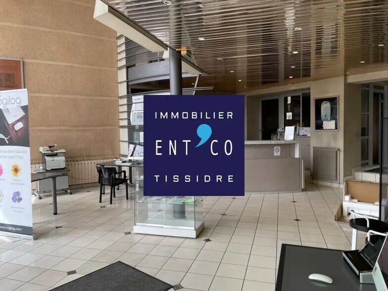 Local d'activités dans Agen à vendre - Hall d’entrée – Image 3 sur 12