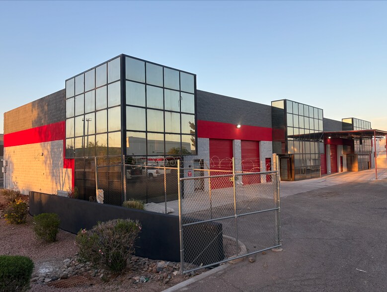 714 N Monterey St, Gilbert, AZ à louer - Photo de l’immeuble – Image 1 sur 12
