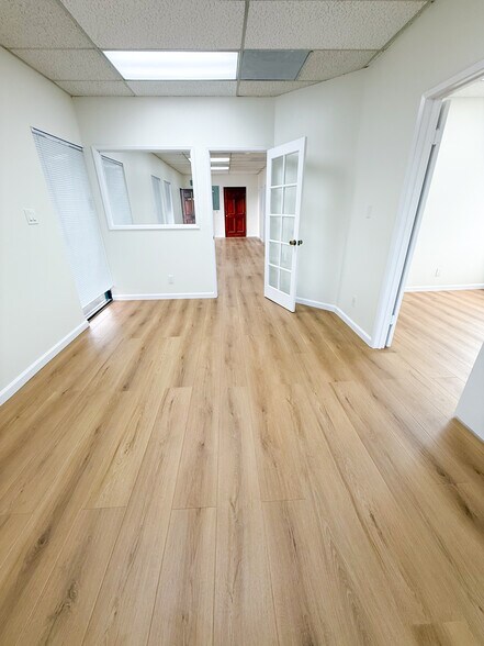 14151 Newport Ave, Tustin, CA à louer - Photo intérieure – Image 2 sur 15