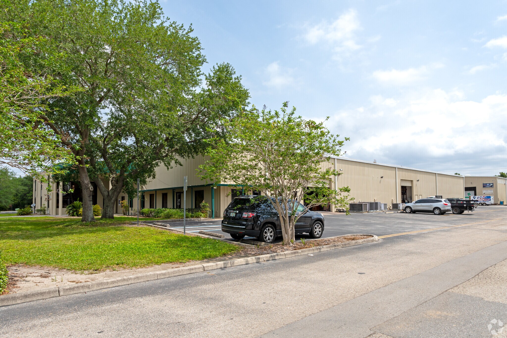 8511 Sunstate St, Tampa, FL à louer Photo de l’immeuble– Image 1 sur 5