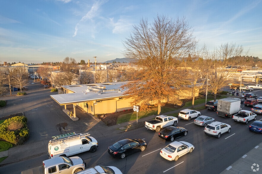 1717 W 7th Ave, Eugene, OR à louer - Photo de l’immeuble – Image 2 sur 4