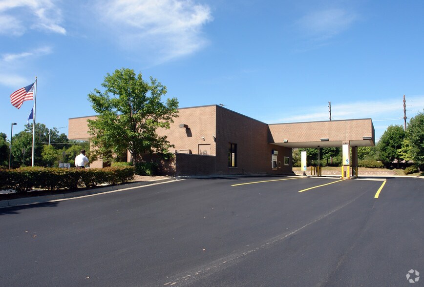 23890 Novi Rd, Novi, MI à vendre - Photo de l’immeuble – Image 1 sur 15