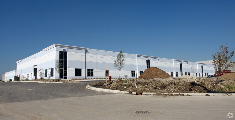 140-148 S Pinnacle Dr, Romeoville, IL à louer - Photo de l’immeuble – Image 3 sur 11