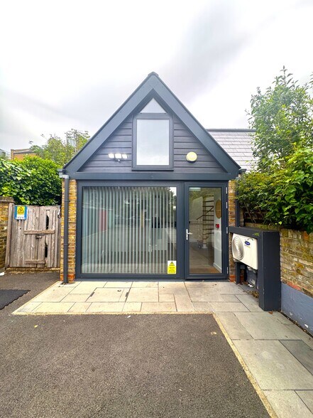 2A St Johns Hill Grove, Londres à louer - Photo de l’immeuble – Image 1 sur 1