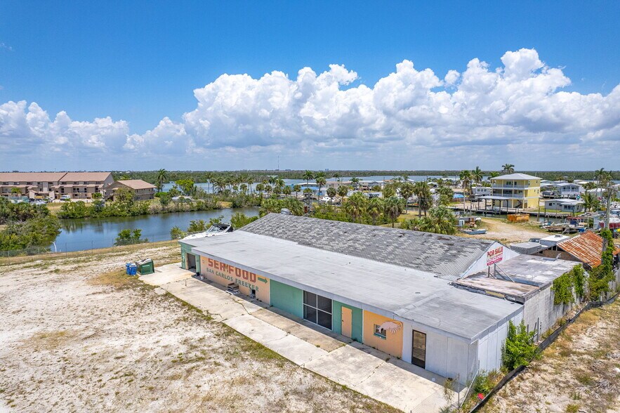 870 Buttonwood Dr, Fort Myers Beach, FL à vendre - Photo principale – Image 1 sur 33