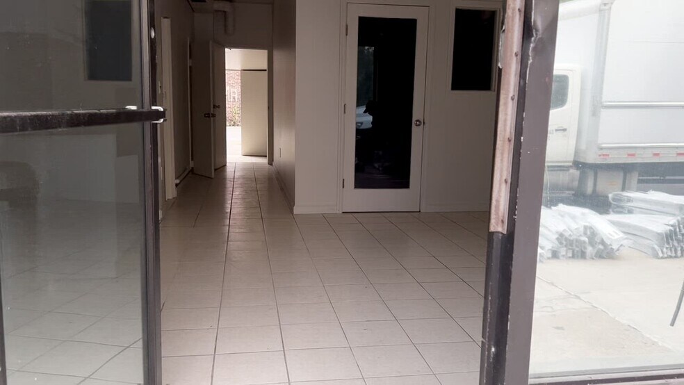 36-15 33rd St, Astoria, NY à louer - Vidéo sur l’annonce professionnelle – Image 2 sur 8